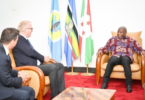 Le Président Ndayishimiye reçoit en audience l’Ambassadeur Suisse au Burundi 